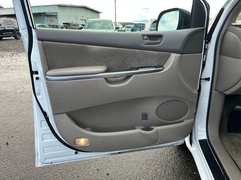 Used 2009 Toyota Sienna CE image 17