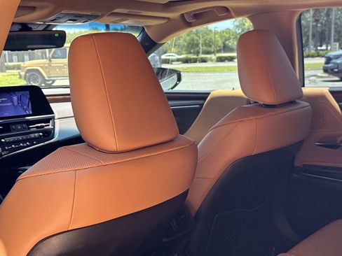 Used 2024 Lexus ES 350 w/ Premium Package FWD image 19