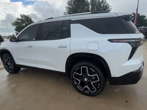 Used 2025 Chevrolet Traverse High Country w/ LPO, Floor Liner Package FWD image 6