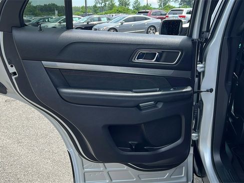 Used 2019 Ford Explorer XLT w/ XLT Sport Appearance Package image 30