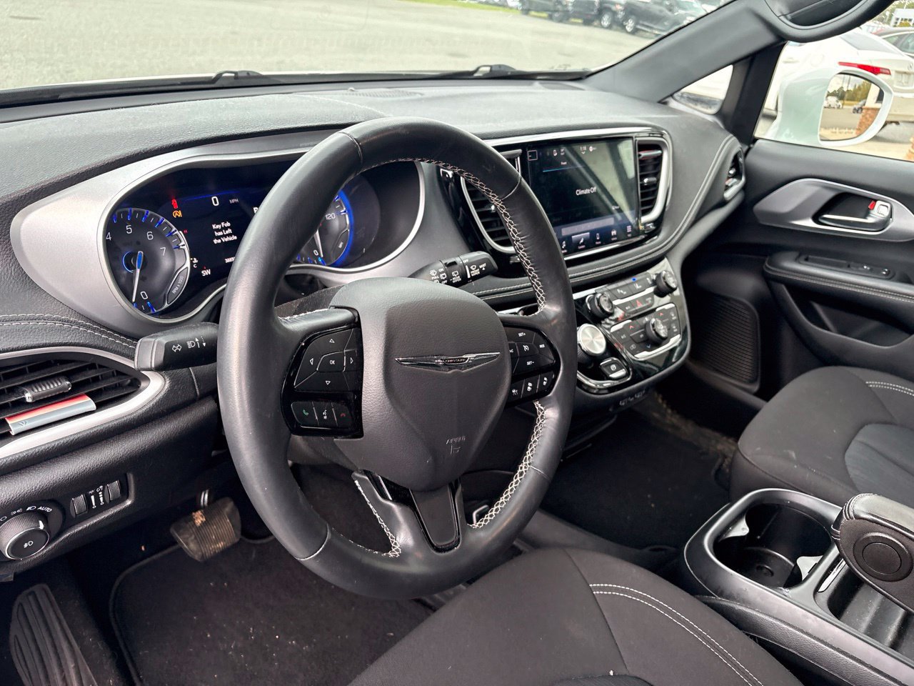 Used 2021 Chrysler Pacifica Touring w/ S Appearance Package FWD image 4