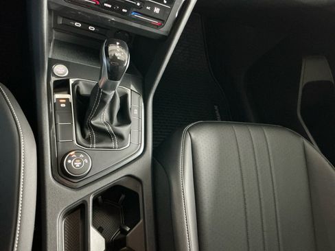Used 2022 Volkswagen Tiguan SE image 17