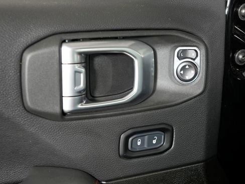 Used 2024 Jeep Wrangler Unlimited Rubicon w/ Dual Top Group AWD/4WD image 33