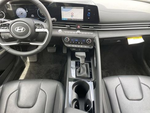 New 2025 Hyundai Elantra Limited image 20