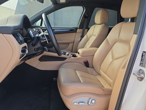 Certified 2023 Porsche Macan S AWD/4WD image 5