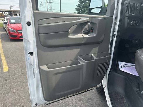 Used 2015 Chevrolet Express 2500 image 10