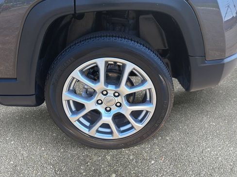 Certified 2022 Jeep Compass Latitude AWD/4WD image 32