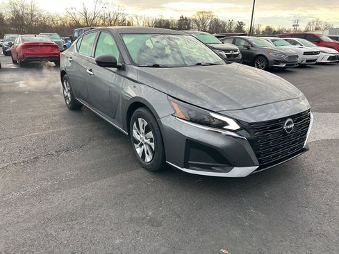 Used 2024 Nissan Altima 2.5 S image 2