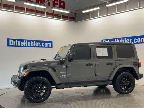 Used 2022 Jeep Wrangler Unlimited Sahara w/ Cold Weather Group AWD/4WD image 7