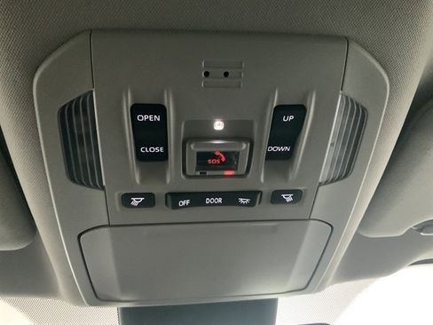 Used 2023 Toyota Highlander XLE AWD/4WD image 35