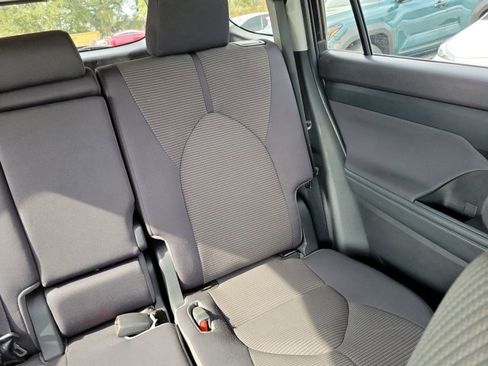 Used 2022 Toyota Highlander L image 6