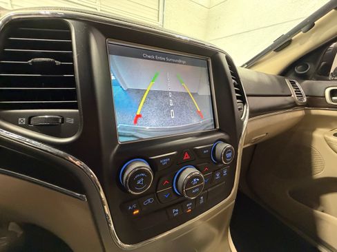 Used 2014 Jeep Grand Cherokee Limited w/ Trailer Tow Group IV AWD/4WD image 45