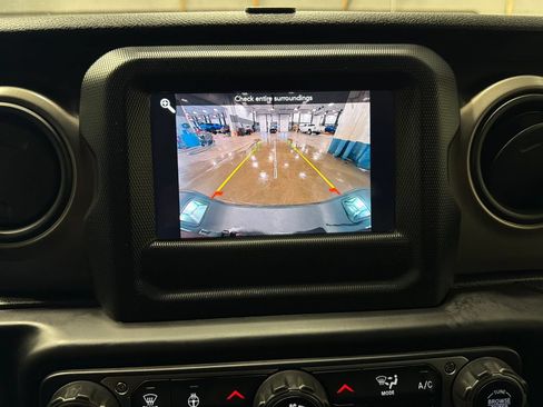 Used 2021 Jeep Gladiator Sport AWD/4WD image 9
