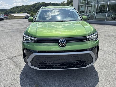 New 2025 Volkswagen Taos SE image 2