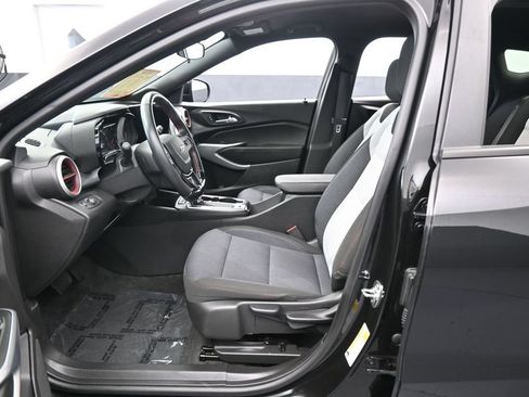 Used 2025 Chevrolet Trax RS w/ Driver Confidence Package FWD image 11