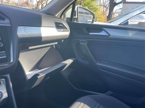 Used 2022 Volkswagen Tiguan S image 32
