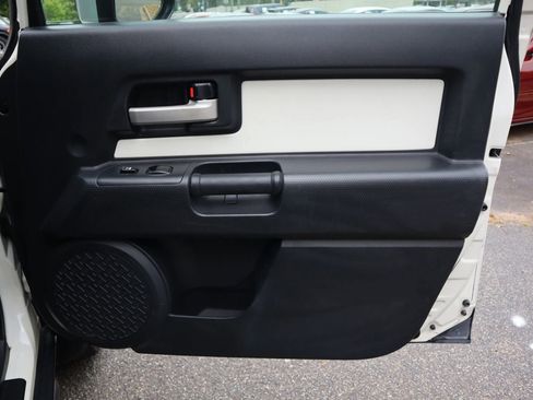 Used 2010 Toyota FJ Cruiser 4WD image 13