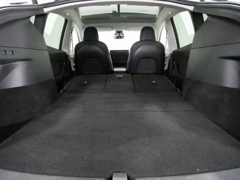 Used 2021 Tesla Model Y Long Range image 23