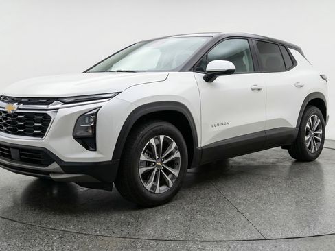 Used 2025 Chevrolet Equinox LT image 3