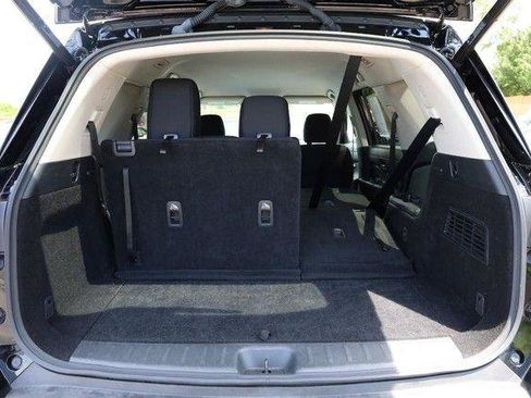 Used 2025 Nissan Pathfinder SV AWD/4WD image 8