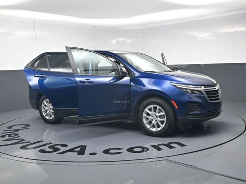 Used 2022 Chevrolet Equinox LS w/ LS Convenience Package FWD image 24
