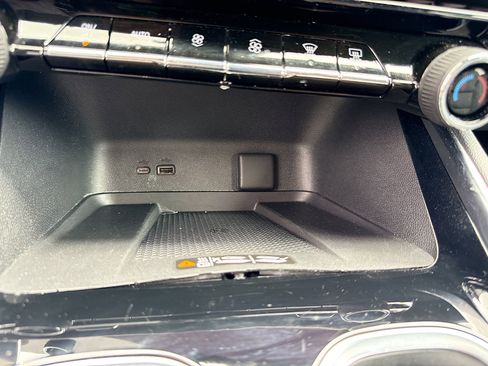 Used 2024 Chevrolet Traverse RS w/ LPO, Floor Liner Package AWD/4WD image 33