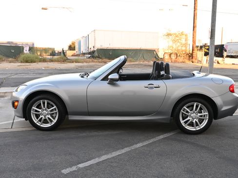 Used 2009 MAZDA MX-5 Miata Sport image 4