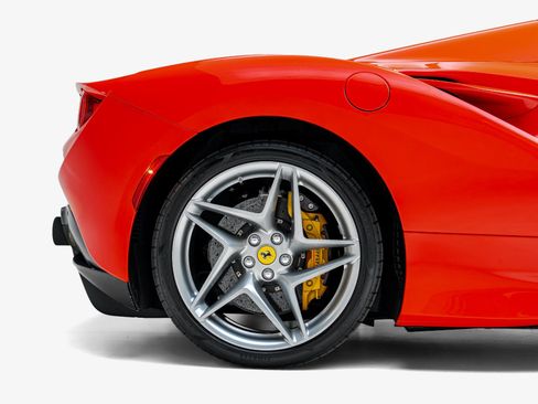 Used 2022 Ferrari F8 Tributo RWD image 21