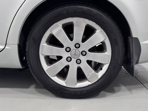 Used 2005 Toyota Avalon XLS image 31