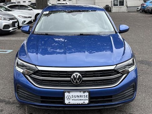 Used 2022 Volkswagen Jetta SE image 4