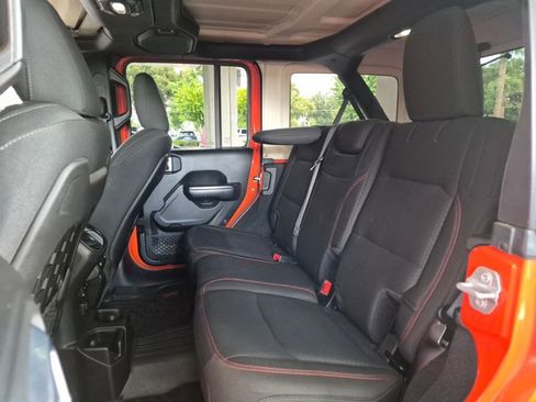 Used 2018 Jeep Wrangler Unlimited Rubicon AWD/4WD image 15