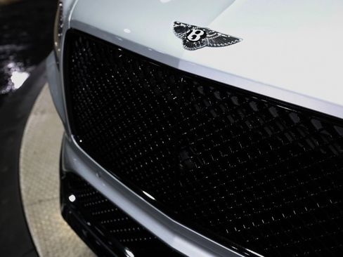 Used 2022 Bentley Bentayga image 17