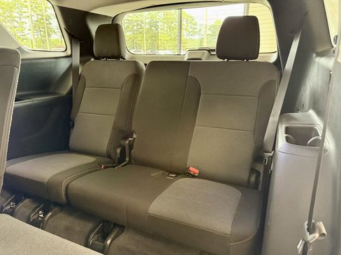 Used 2021 Chevrolet Traverse LS image 18