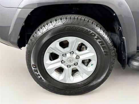 Used 2019 Toyota 4Runner SR5 AWD/4WD image 43