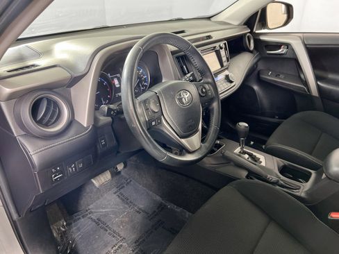 Used 2018 Toyota RAV4 XLE image 9
