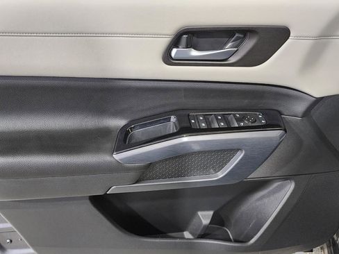 Used 2024 Nissan Pathfinder SL w/ SL Premium Package image 12