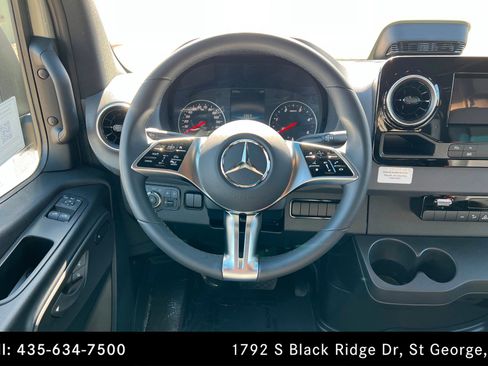 Used 2025 Mercedes-Benz Sprinter 2500 image 12