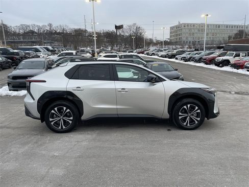 Used 2025 Toyota bZ4X AWD image 7