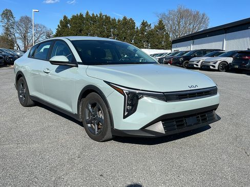 Used 2025 Kia K4 LXS image 7