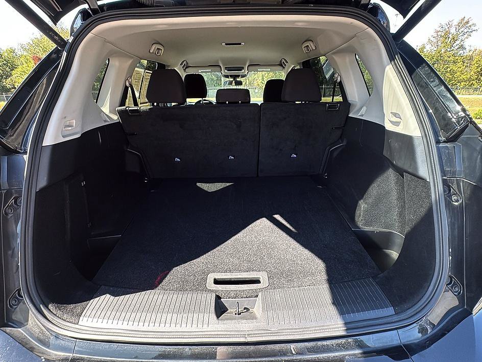 Certified 2025 Nissan Rogue SV FWD image 38