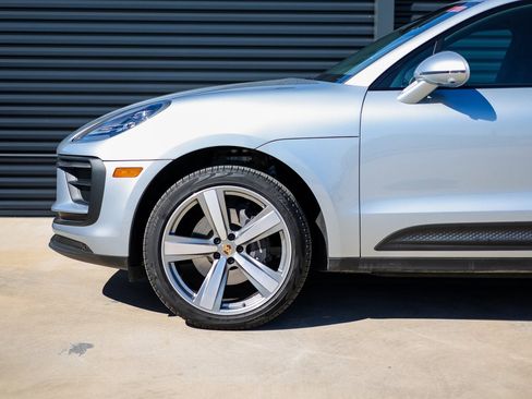 Certified 2025 Porsche Macan image 11