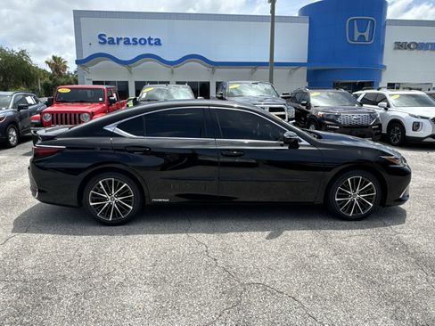Used 2022 Lexus ES 300h w/ Premium Package FWD image 4