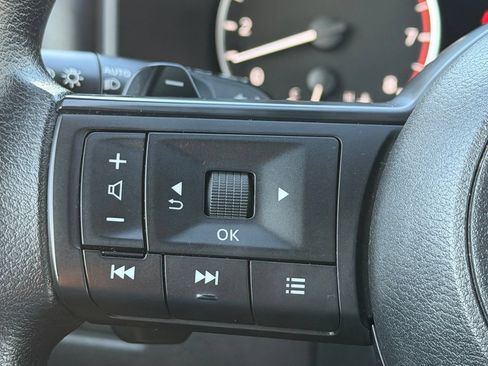 Used 2024 Nissan Rogue SV AWD/4WD image 18