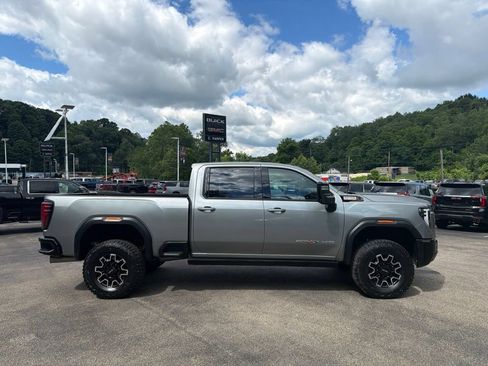Used 2024 GMC Sierra 2500 AT4X AWD/4WD image 2
