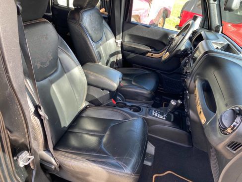 Used 2014 Jeep Wrangler Unlimited Sahara image 18