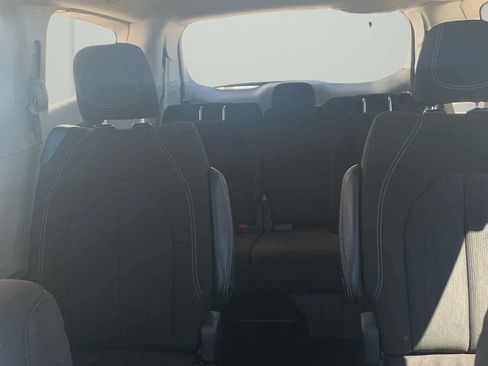 Used 2023 Chrysler Voyager LX image 27