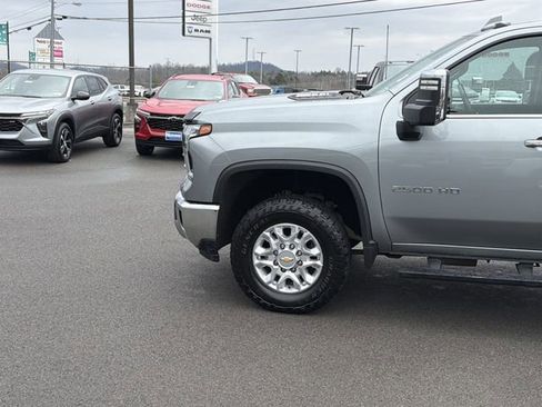 Used 2024 Chevrolet Silverado 2500 LTZ w/ LTZ Convenience Package AWD/4WD image 12