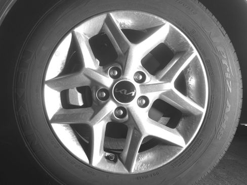 Used 2025 Kia Soul LX w/ LX Technology Package image 12