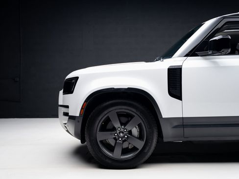 Used 2023 Land Rover Defender 130 SE image 19