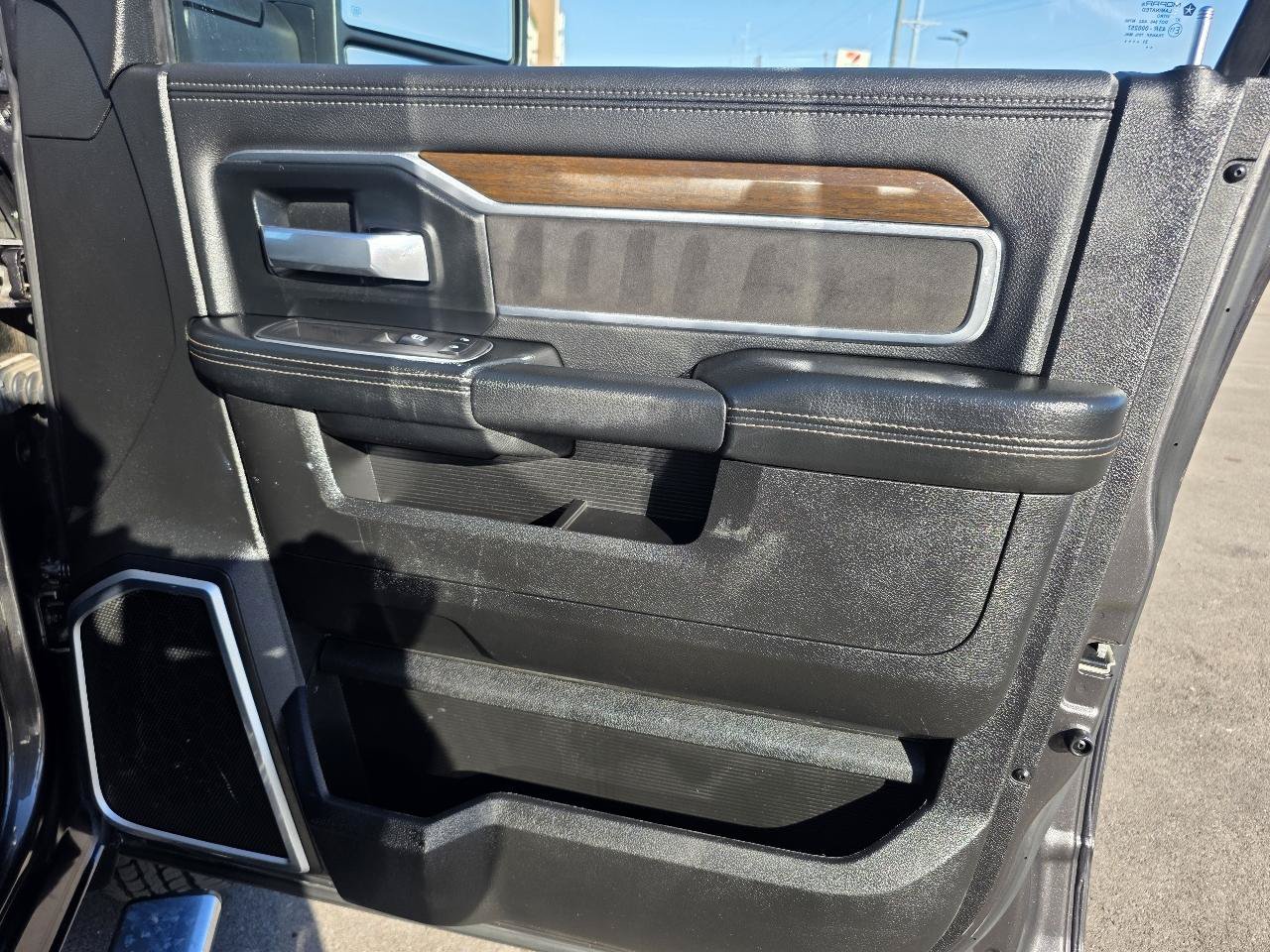Used 2024 RAM 3500 Laramie AWD/4WD image 17